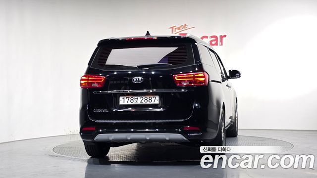 Kia Carnival 9-Seater Prstige 2020 — фото 4