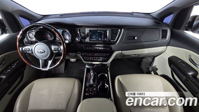 Kia Carnival 9-Seater Prstige 2020 — фото 7