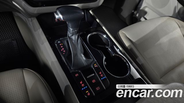 Kia Carnival 9-Seater Prstige 2020 — фото 9