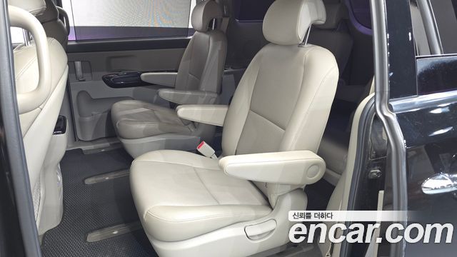 Kia Carnival 9-Seater Prstige 2020 — фото 11