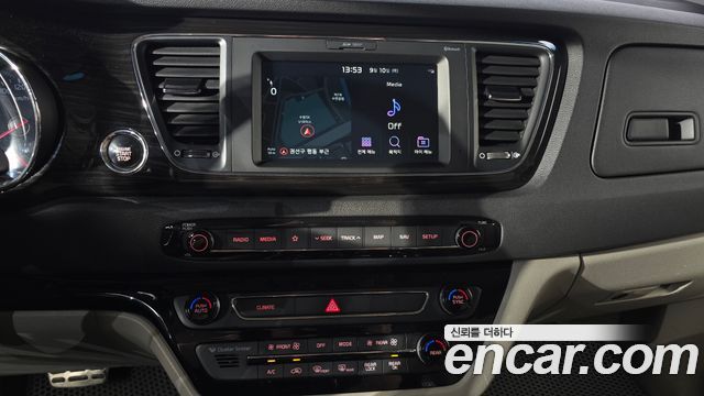 Kia Carnival 9-Seater Prstige 2020 — фото 12