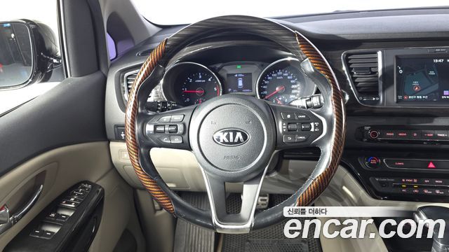 Kia Carnival 9-Seater Prstige 2020 — фото 13