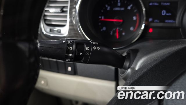 Kia Carnival 9-Seater Prstige 2020 — фото 18