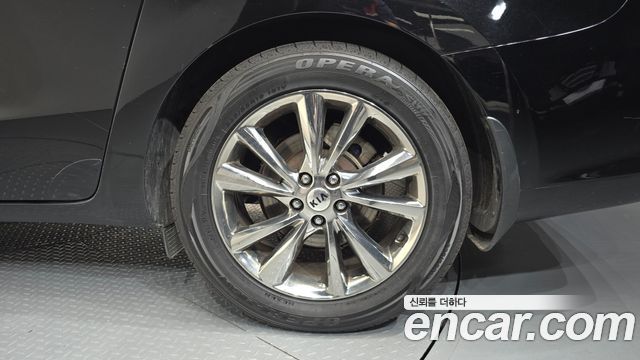 Kia Carnival 9-Seater Prstige 2020 — фото 21