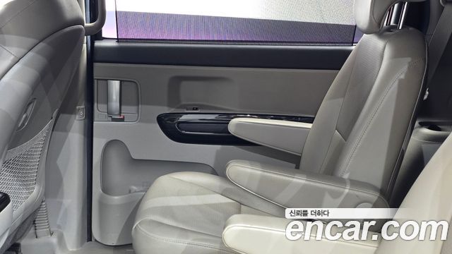 Kia Carnival 9-Seater Prstige 2020 — фото 25