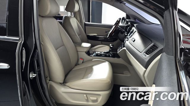 Kia Carnival 9-Seater Prstige 2020 — фото 26