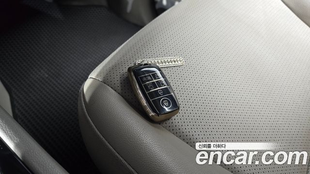 Kia Carnival 9-Seater Prstige 2020 — фото 29