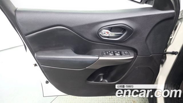 Jeep Cherokee (KL) 2.4 Longitude High AWD 2019 — фото 24