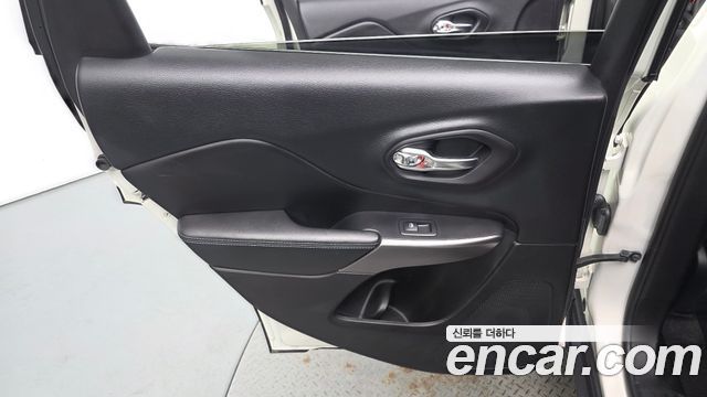 Jeep Cherokee (KL) 2.4 Longitude High AWD 2019 — фото 25