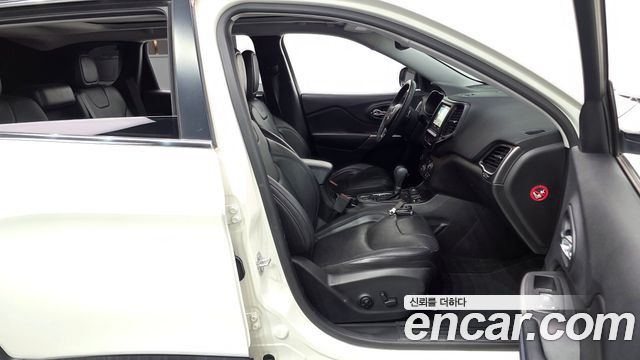 Jeep Cherokee (KL) 2.4 Longitude High AWD 2019 — фото 26