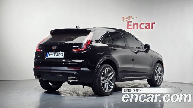Cadillac XT4 2.0 Sport AWD 2023 — фото 2