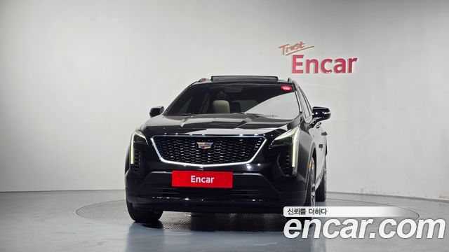 Cadillac XT4 2.0 Sport AWD 2023 — фото 3