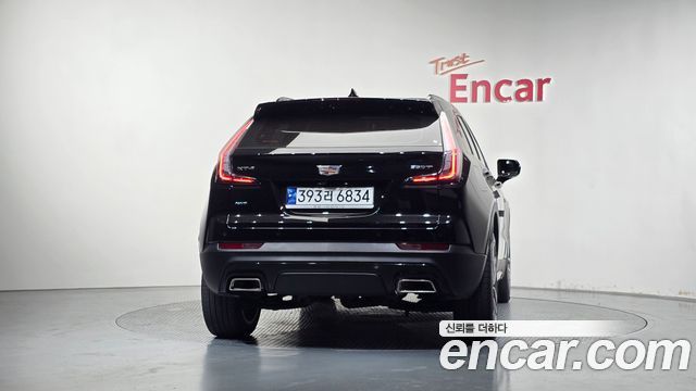 Cadillac XT4 2.0 Sport AWD 2023 — фото 4