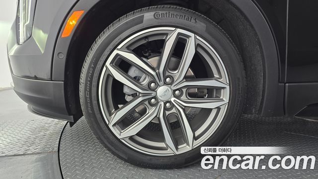 Cadillac XT4 2.0 Sport AWD 2023 — фото 5