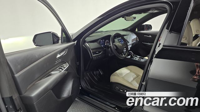 Cadillac XT4 2.0 Sport AWD 2023 — фото 10