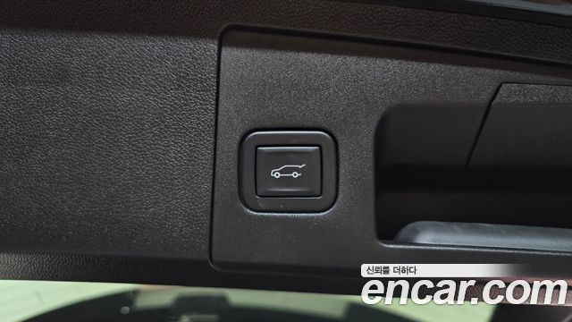 Cadillac XT4 2.0 Sport AWD 2023 — фото 17
