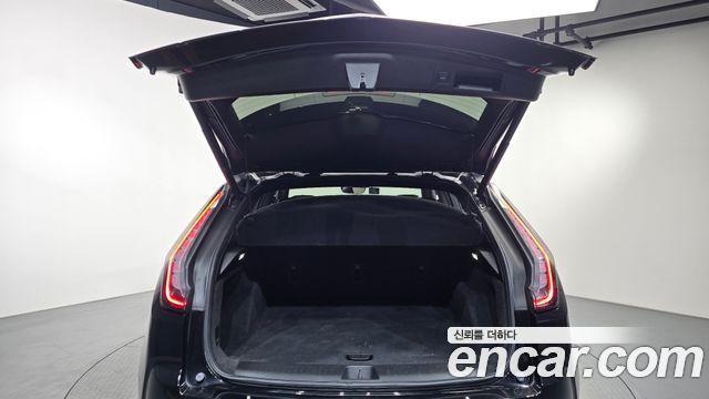 Cadillac XT4 2.0 Sport AWD 2023 — фото 18