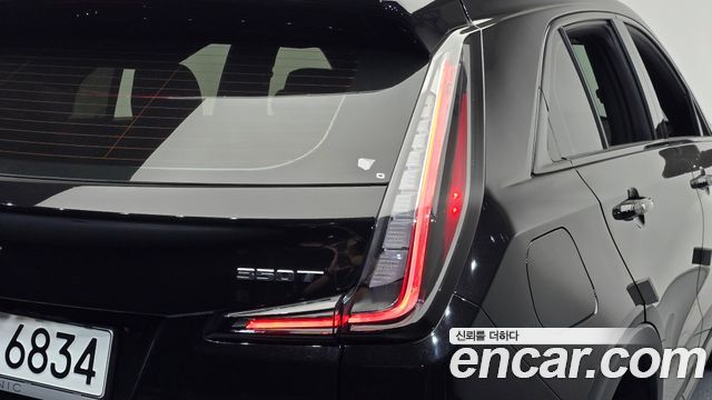 Cadillac XT4 2.0 Sport AWD 2023 — фото 23