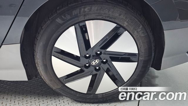 Hyundai Ioniq 6 Long Range Exclusive + 2023 — фото 21