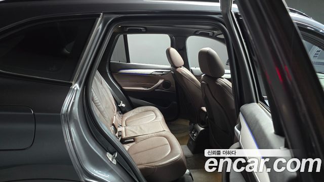 BMW X1 (F48) xDrive 20i M Sport 2022 — фото 11