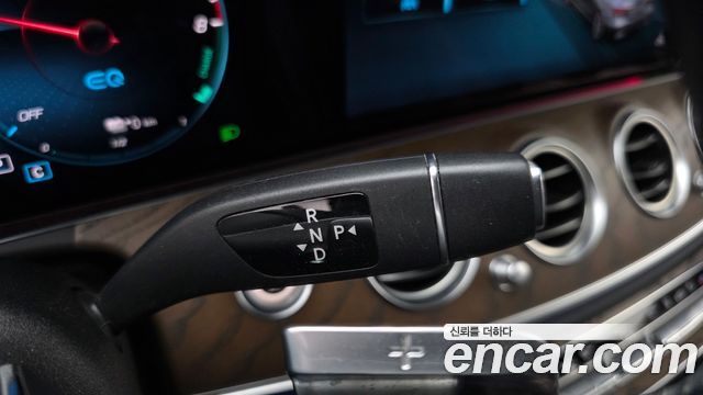 Mercedes-Benz E-Class (W213) E300e 4MATIC Exclusive 2021 — фото 9