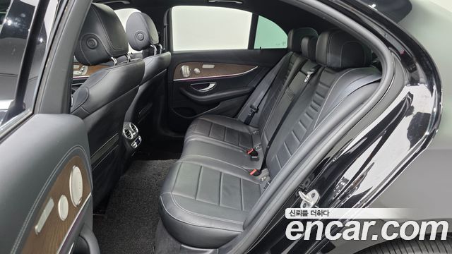 Mercedes-Benz E-Class (W213) E300e 4MATIC Exclusive 2021 — фото 12
