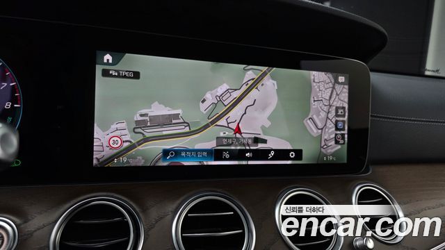 Mercedes-Benz E-Class (W213) E300e 4MATIC Exclusive 2021 — фото 14