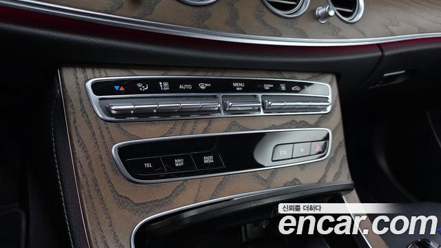 Mercedes-Benz E-Class (W213) E300e 4MATIC Exclusive 2021 — фото 19