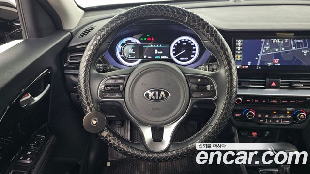 Kia Niro 1.6 HEV Prestige 2020 — фото 13