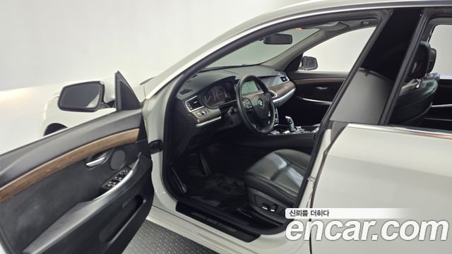 BMW 5 Series GT (F07) GT 30d 2011 — фото 10