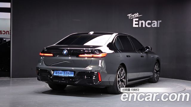 BMW i7 (G70) M70 xDrive M Performance 2025 — фото 2