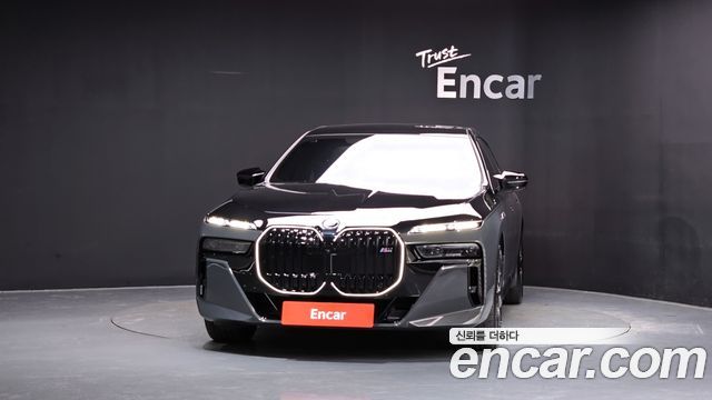 BMW i7 (G70) M70 xDrive M Performance 2025 — фото 3
