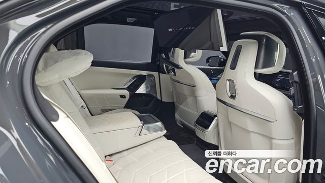BMW i7 (G70) M70 xDrive M Performance 2025 — фото 11