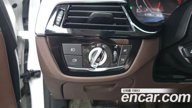 BMW 5 Series (G30) 520d xDrive Luxury Plus 2020 — фото 27