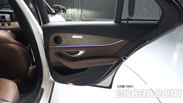 Mercedes-Benz E-Class (W213) E220d 4MATIC Exclusive 2021 — фото 25