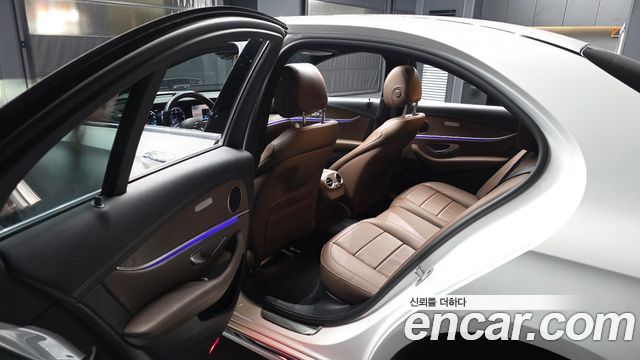 Mercedes-Benz E-Class (W213) E220d 4MATIC Exclusive 2021 — фото 26