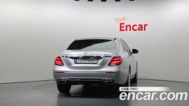 Mercedes-Benz E-Class (W213) E220d 4MATIC Exclusive 2018 — фото 4