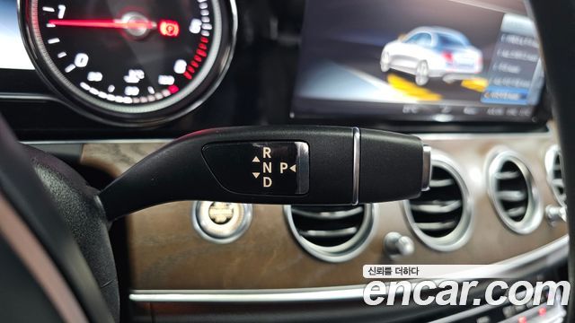 Mercedes-Benz E-Class (W213) E220d 4MATIC Exclusive 2018 — фото 9
