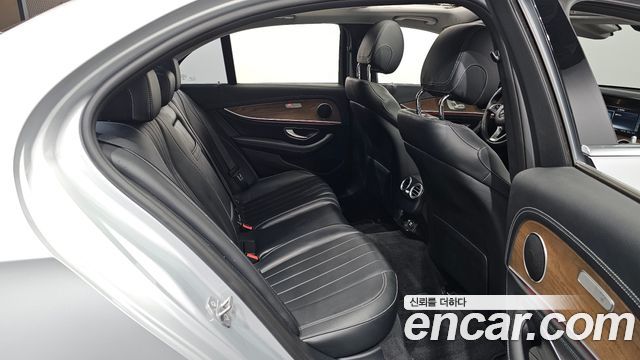 Mercedes-Benz E-Class (W213) E220d 4MATIC Exclusive 2018 — фото 12