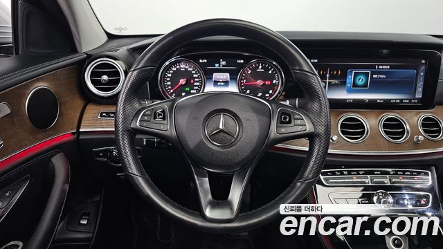 Mercedes-Benz E-Class (W213) E220d 4MATIC Exclusive 2018 — фото 13