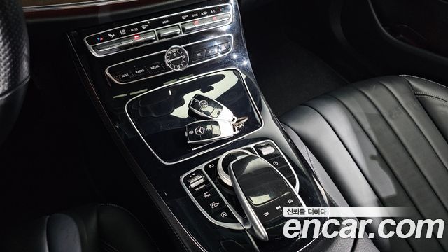 Mercedes-Benz E-Class (W213) E220d 4MATIC Exclusive 2018 — фото 18