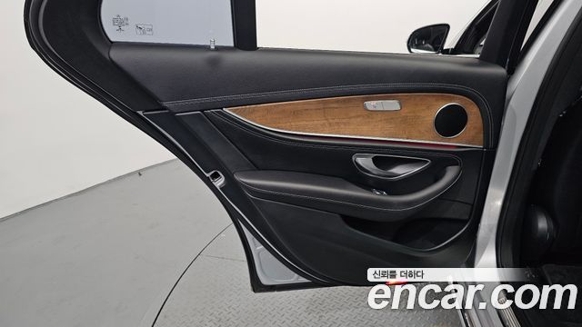 Mercedes-Benz E-Class (W213) E220d 4MATIC Exclusive 2018 — фото 25