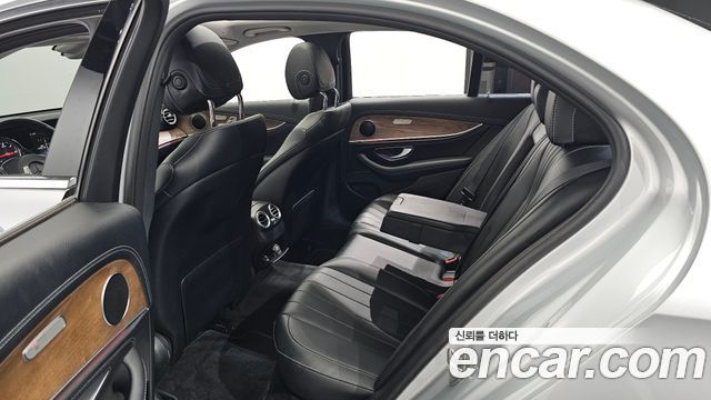 Mercedes-Benz E-Class (W213) E220d 4MATIC Exclusive 2018 — фото 26
