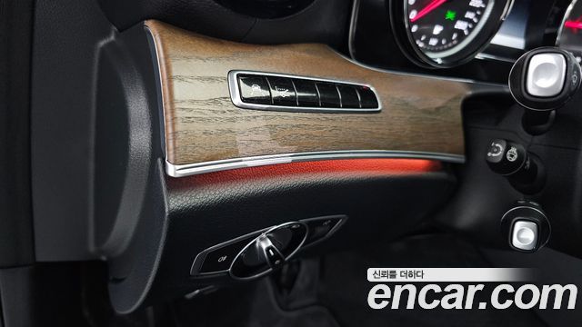 Mercedes-Benz E-Class (W213) E220d 4MATIC Exclusive 2018 — фото 27