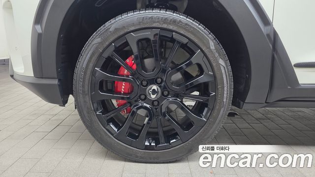 KG Mobility (SsangYong) Torres Gasoline 1.5 2WD Black Edition 2024 — фото 5