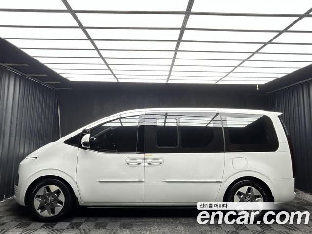 Hyundai Staria L3.5 Tourer 11-Seater Modern 2024 — фото 3