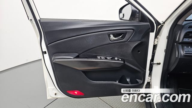 KG Mobility (SsangYong) Tivoli Air Diesel IX 2WD 2018 — фото 24