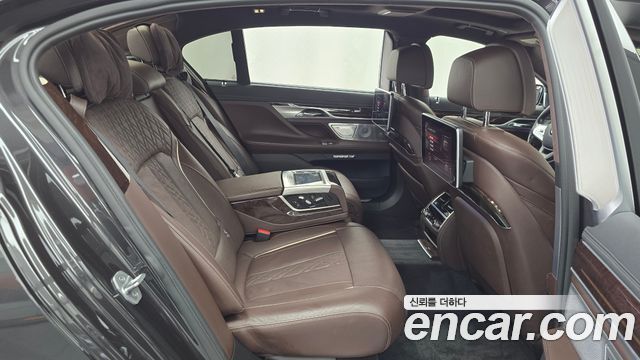 BMW 7 Series (G11) 750Li xDrive 2016 — фото 12