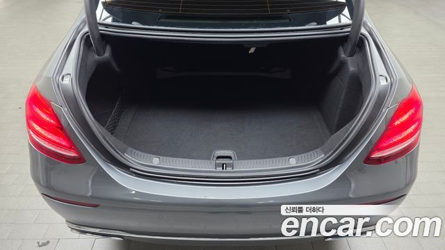 Mercedes-Benz E-Class (W213) E220d Avantgarde 2017 — фото 17