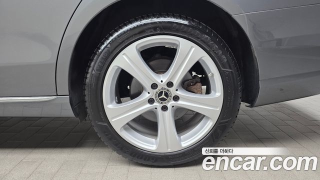 Mercedes-Benz E-Class (W213) E220d Avantgarde 2017 — фото 21
